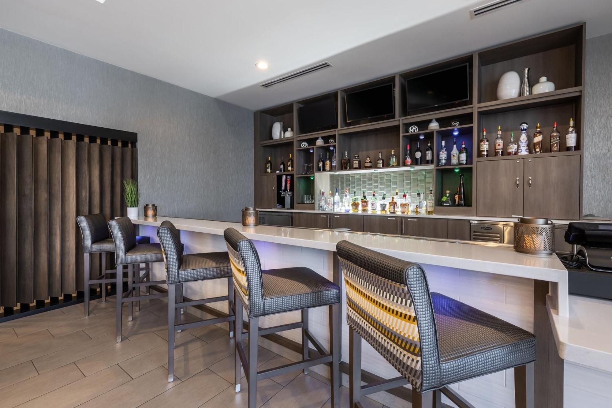 Holiday Inn Greenville - Woodruff Road By Ihg Екстериор снимка